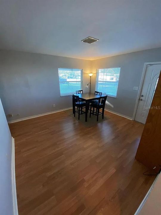 合同活跃: $1,699 (2 贝兹, 1 浴室, 872 平方英尺)