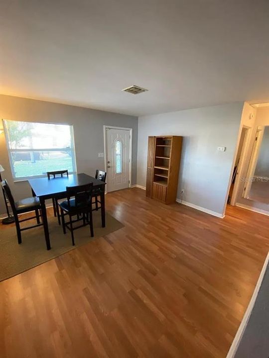 合同活跃: $1,699 (2 贝兹, 1 浴室, 872 平方英尺)