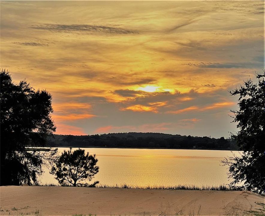 Active With Contract: $3,752,848 (5 beds, 5 baths, 6301 Square Feet)