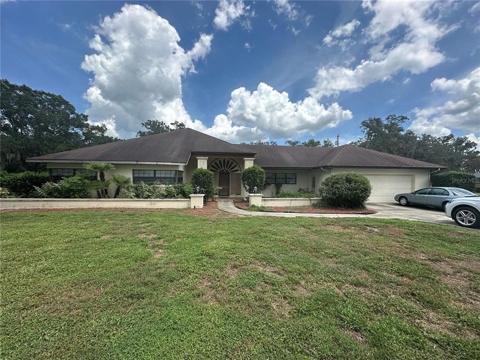 Recently Sold: $300,000 (3 beds, 2 baths, 2033 Square Feet)