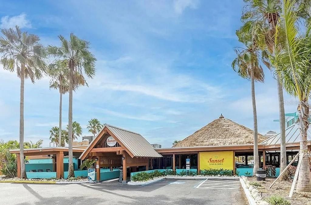 For Sale: $390,000 (2 beds, 2 baths, 1095 Square Feet)