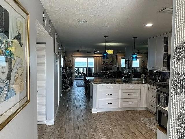 For Sale: $390,000 (2 beds, 2 baths, 1095 Square Feet)