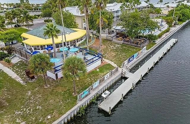 For Sale: $390,000 (2 beds, 2 baths, 1095 Square Feet)