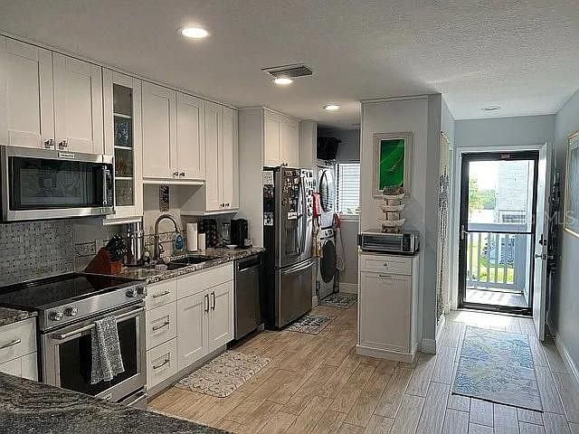 For Sale: $390,000 (2 beds, 2 baths, 1095 Square Feet)