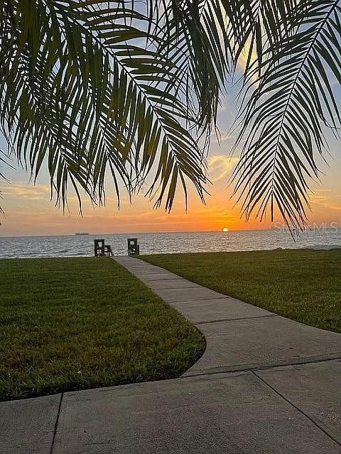 For Sale: $390,000 (2 beds, 2 baths, 1095 Square Feet)