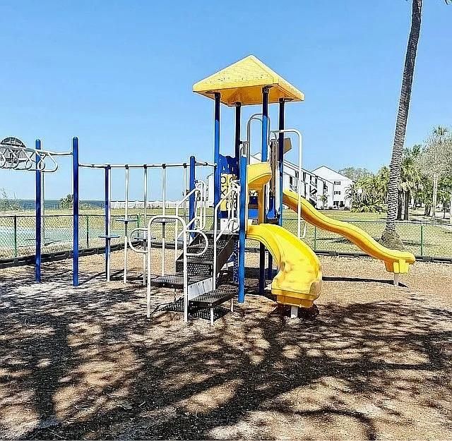 For Sale: $390,000 (2 beds, 2 baths, 1095 Square Feet)