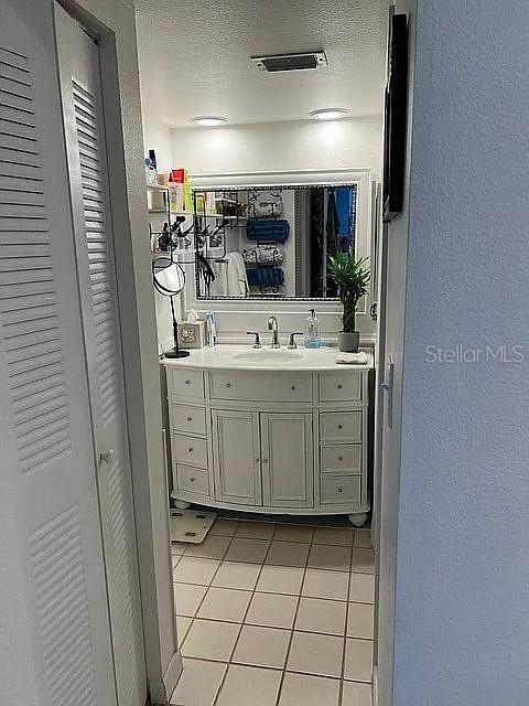 For Sale: $390,000 (2 beds, 2 baths, 1095 Square Feet)