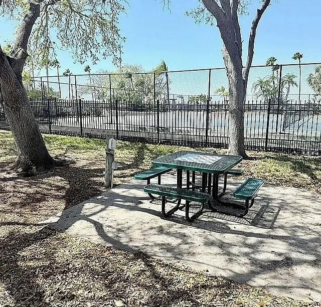 For Sale: $390,000 (2 beds, 2 baths, 1095 Square Feet)