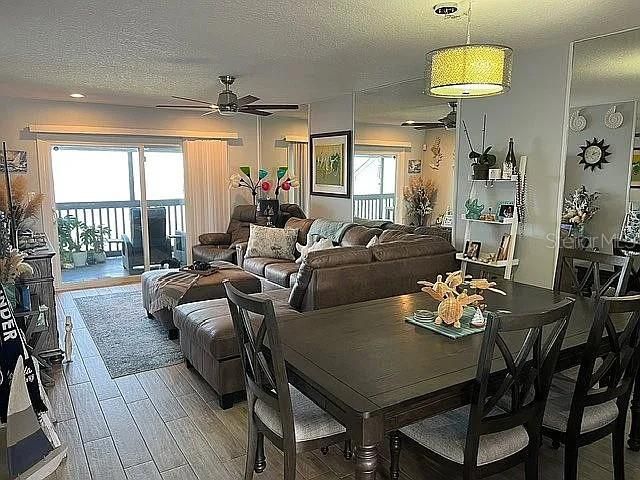 For Sale: $390,000 (2 beds, 2 baths, 1095 Square Feet)