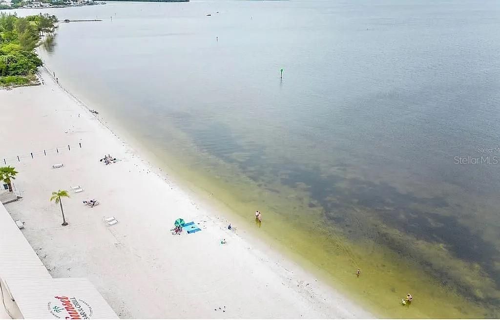 For Sale: $390,000 (2 beds, 2 baths, 1095 Square Feet)