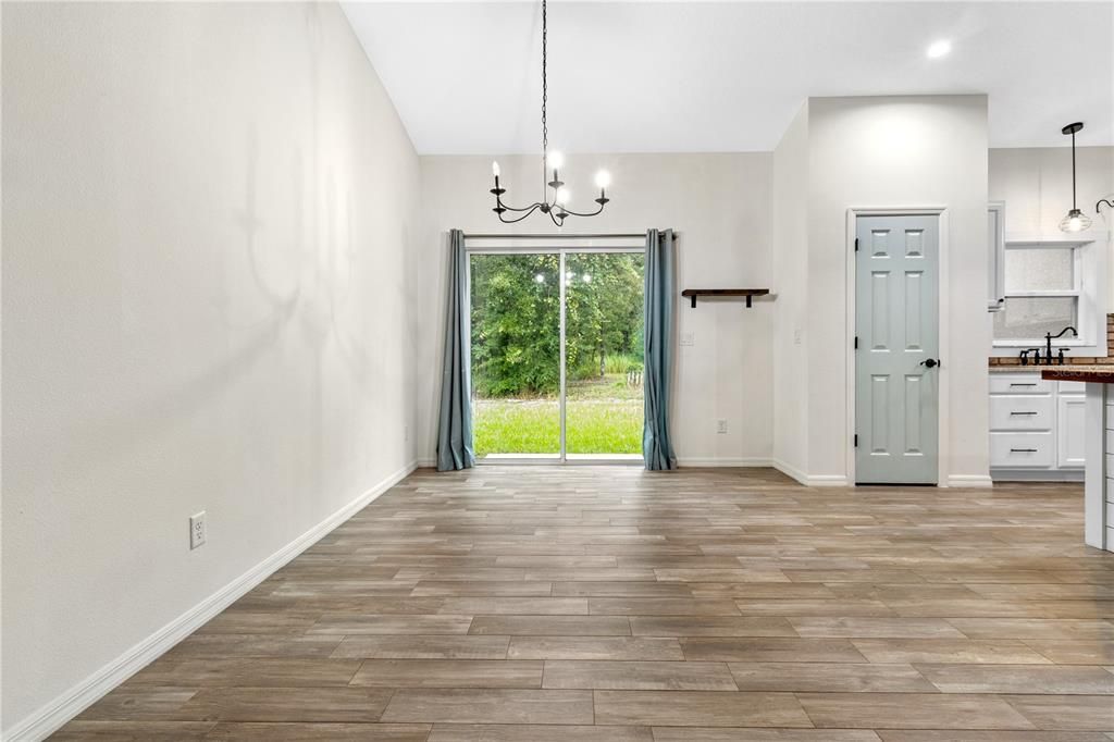 En Venta: $674,900 (4 camas, 2 baños, 1660 Pies cuadrados)