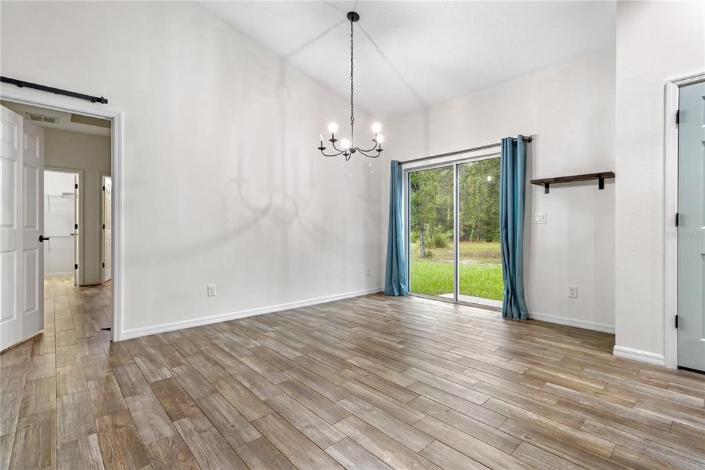 En Venta: $674,900 (4 camas, 2 baños, 1660 Pies cuadrados)