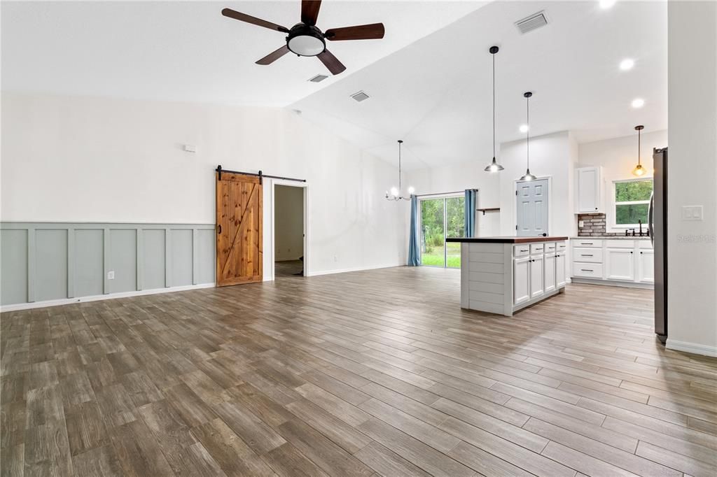 En Venta: $674,900 (4 camas, 2 baños, 1660 Pies cuadrados)