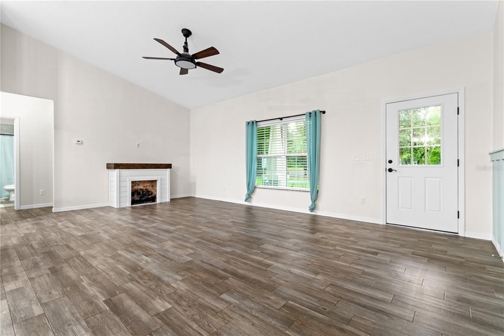 En Venta: $674,900 (4 camas, 2 baños, 1660 Pies cuadrados)