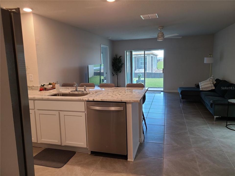 For Rent: $2,500 (3 beds, 2 baths, 1504 Square Feet)