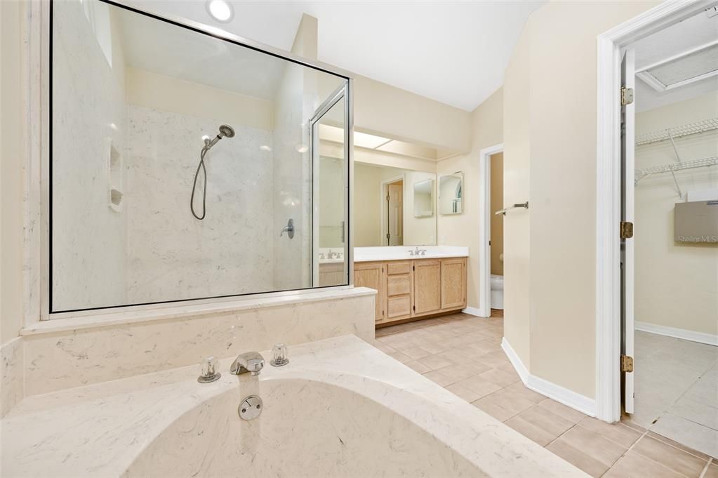 合同活跃: $485,000 (4 贝兹, 2 浴室, 2211 平方英尺)