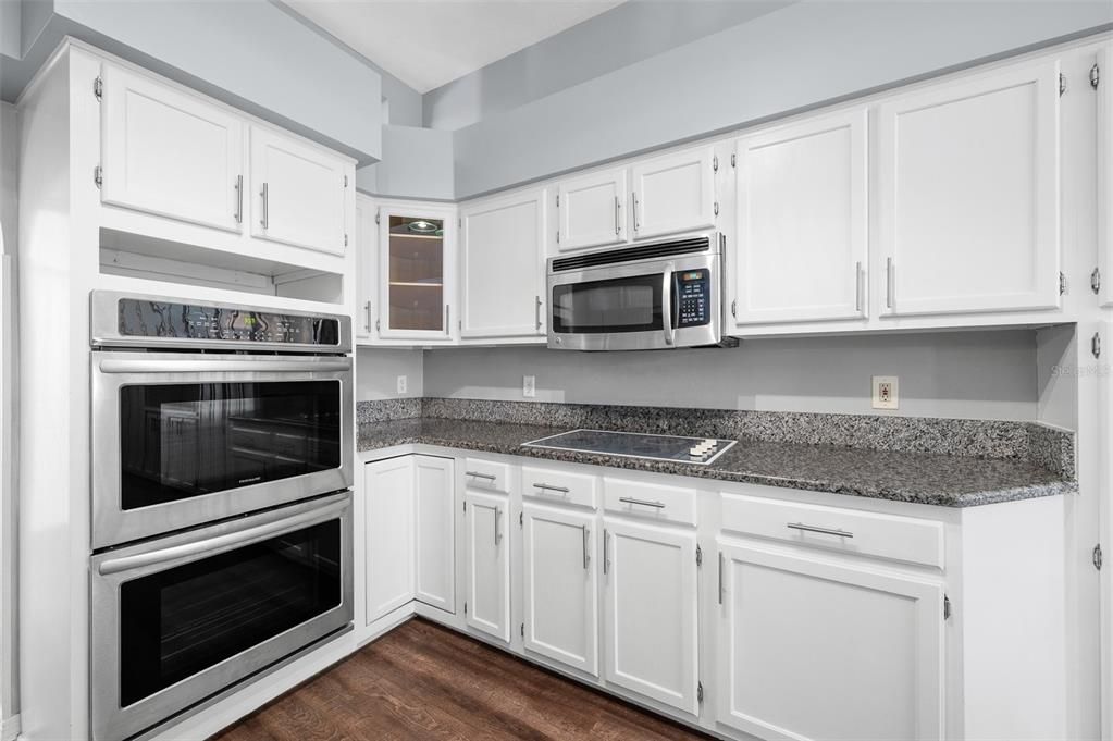 合同活跃: $485,000 (4 贝兹, 2 浴室, 2211 平方英尺)