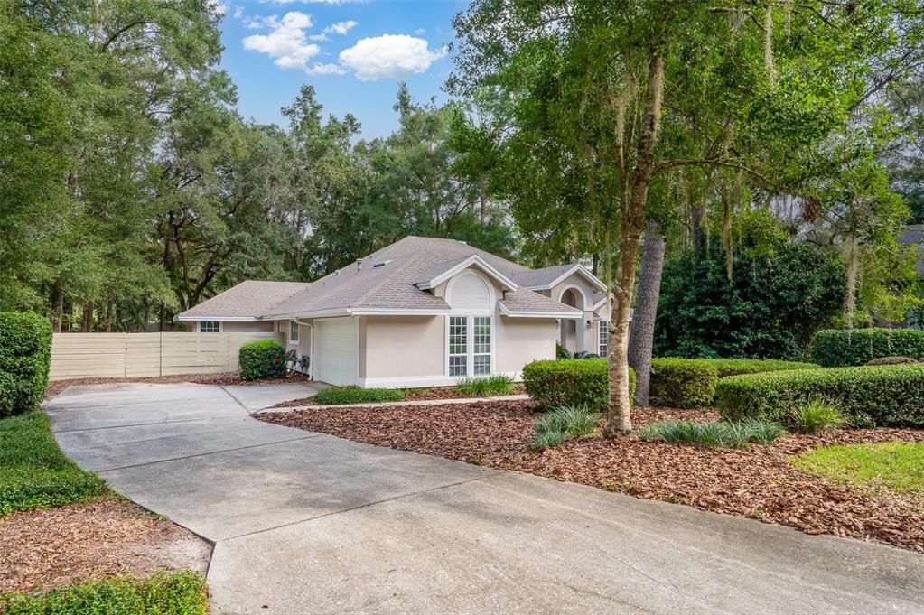 合同活跃: $485,000 (4 贝兹, 2 浴室, 2211 平方英尺)