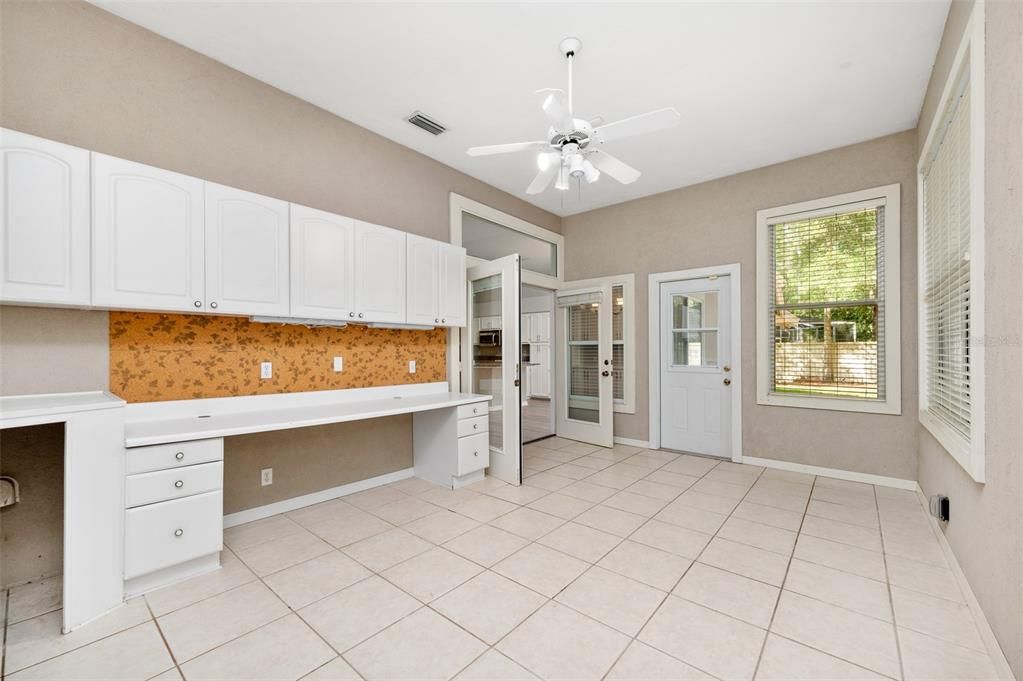 合同活跃: $485,000 (4 贝兹, 2 浴室, 2211 平方英尺)