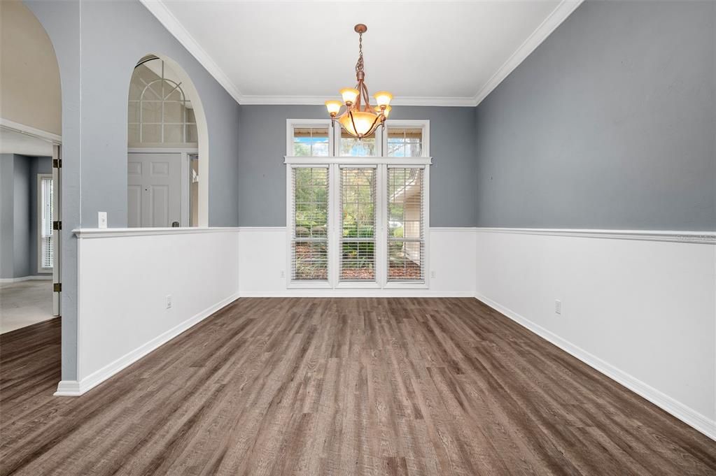 合同活跃: $485,000 (4 贝兹, 2 浴室, 2211 平方英尺)