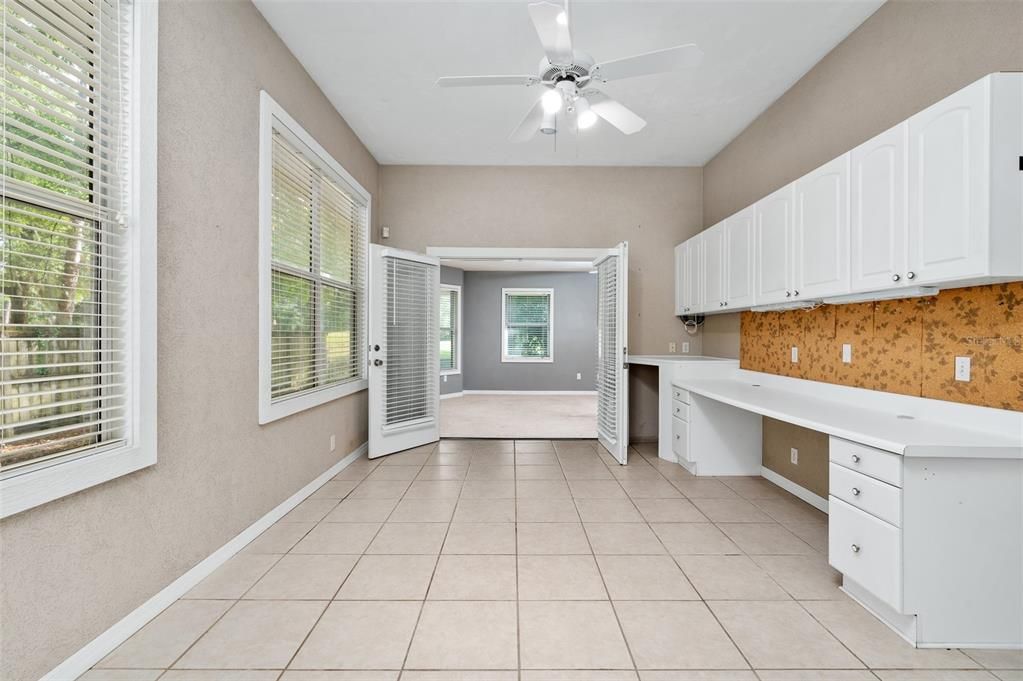 合同活跃: $485,000 (4 贝兹, 2 浴室, 2211 平方英尺)