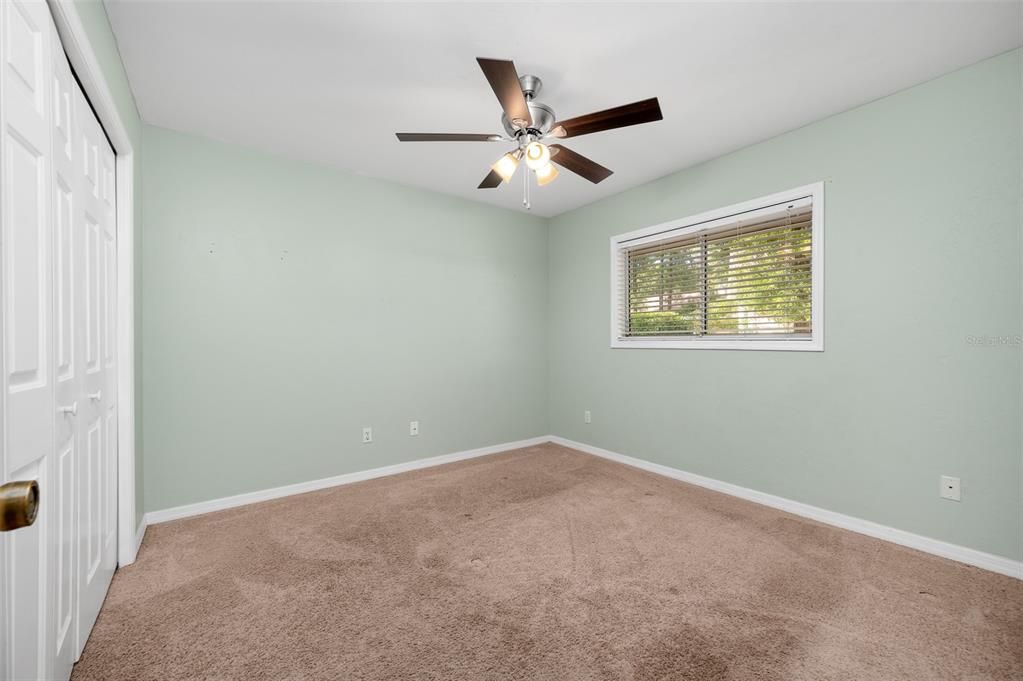 合同活跃: $485,000 (4 贝兹, 2 浴室, 2211 平方英尺)