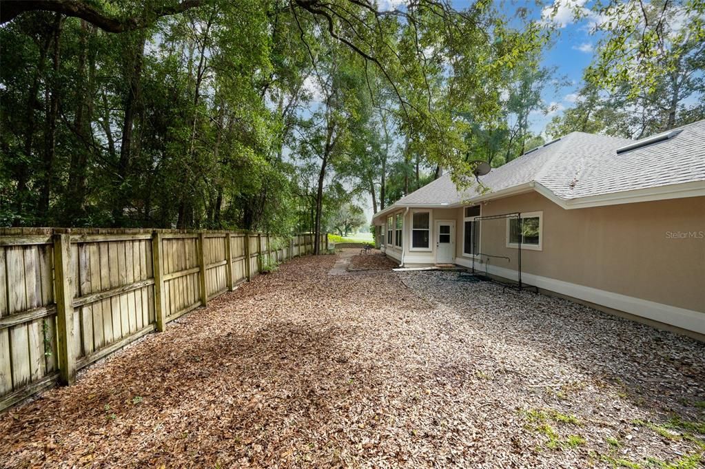 合同活跃: $485,000 (4 贝兹, 2 浴室, 2211 平方英尺)