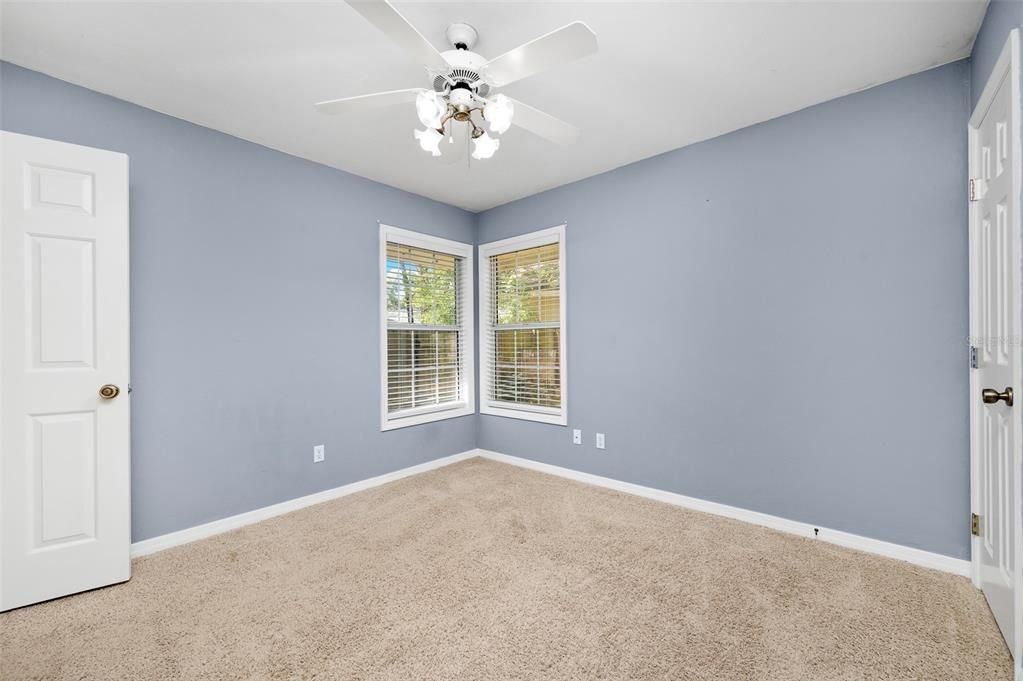 合同活跃: $485,000 (4 贝兹, 2 浴室, 2211 平方英尺)