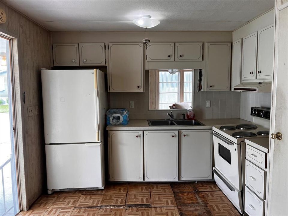 На продажу: $65,000 (2 спален, 2 ванн, 1029 Квадратных фут)