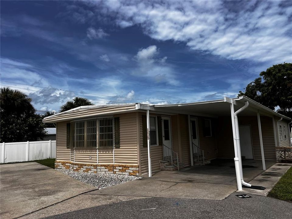 На продажу: $65,000 (2 спален, 2 ванн, 1029 Квадратных фут)