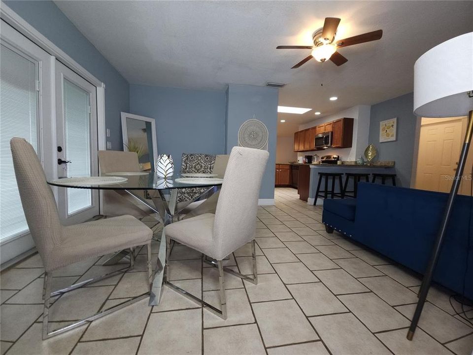 Под контрактом: $300,000 (3 спален, 2 ванн, 1658 Квадратных фут)