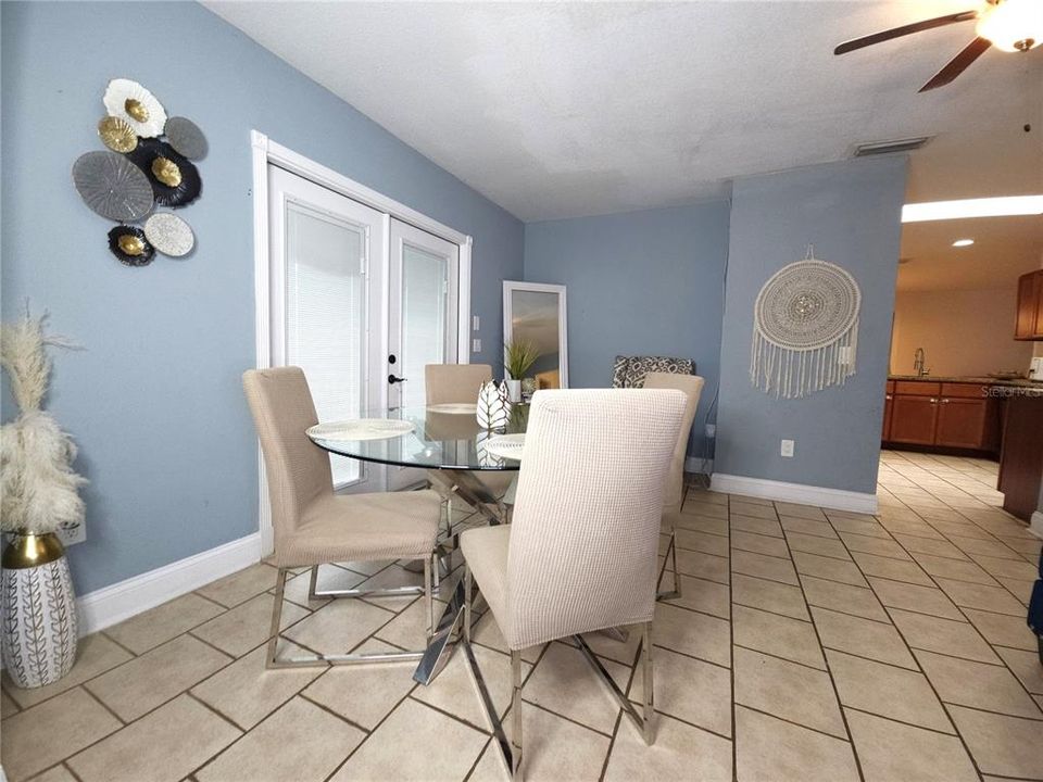 Под контрактом: $300,000 (3 спален, 2 ванн, 1658 Квадратных фут)