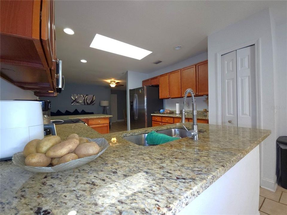 Под контрактом: $300,000 (3 спален, 2 ванн, 1658 Квадратных фут)