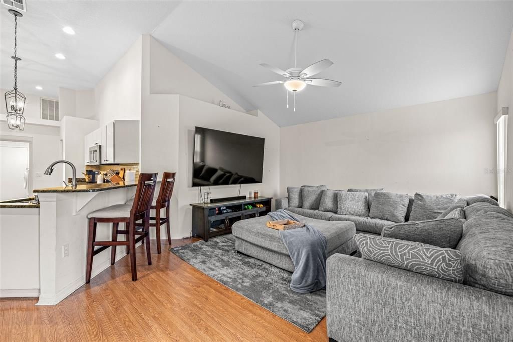 For Rent: $3,250 (4 beds, 2 baths, 2078 Square Feet)