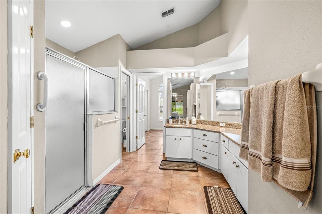 For Rent: $3,250 (4 beds, 2 baths, 2078 Square Feet)