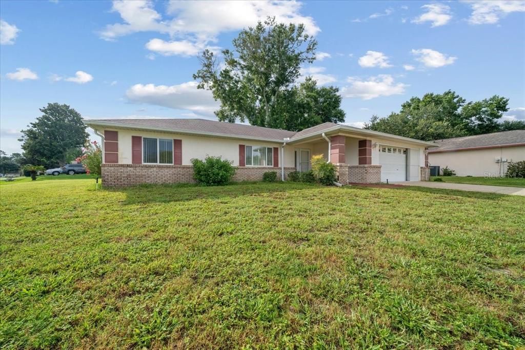 Active With Contract: $204,900 (3 beds, 2 baths, 1482 Square Feet)