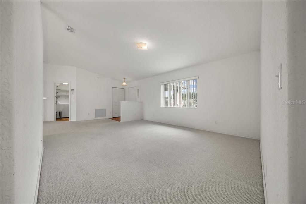 Active With Contract: $204,900 (3 beds, 2 baths, 1482 Square Feet)