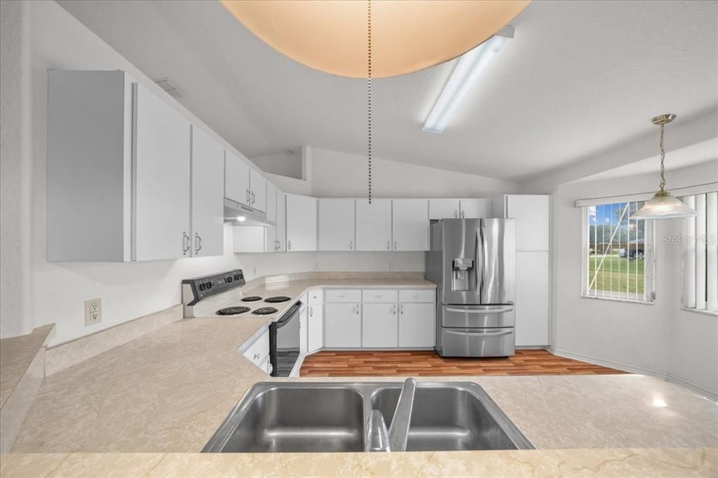 Active With Contract: $204,900 (3 beds, 2 baths, 1482 Square Feet)