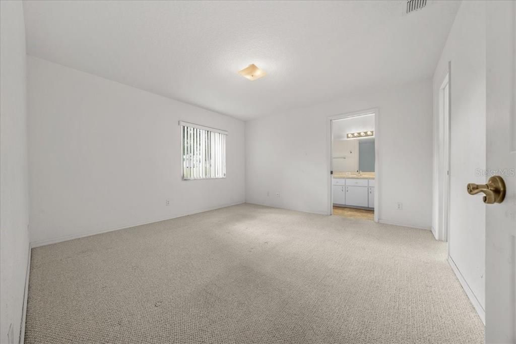 Active With Contract: $204,900 (3 beds, 2 baths, 1482 Square Feet)