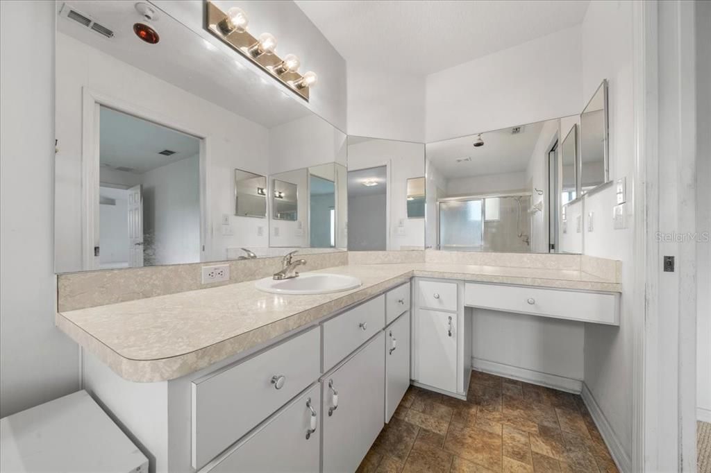 Active With Contract: $204,900 (3 beds, 2 baths, 1482 Square Feet)