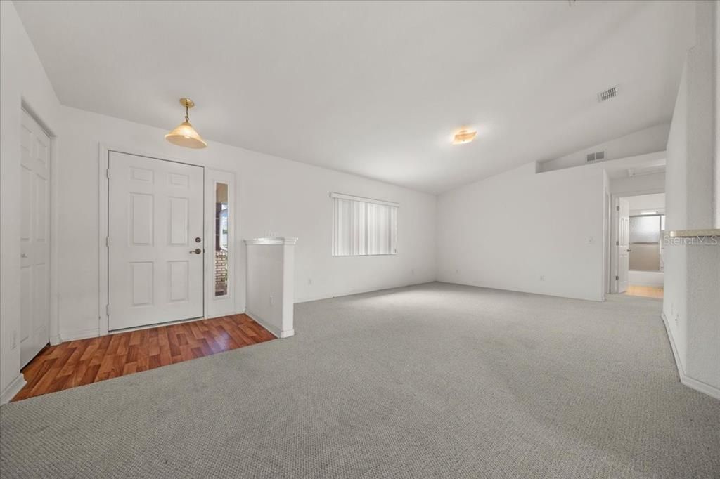 Active With Contract: $204,900 (3 beds, 2 baths, 1482 Square Feet)