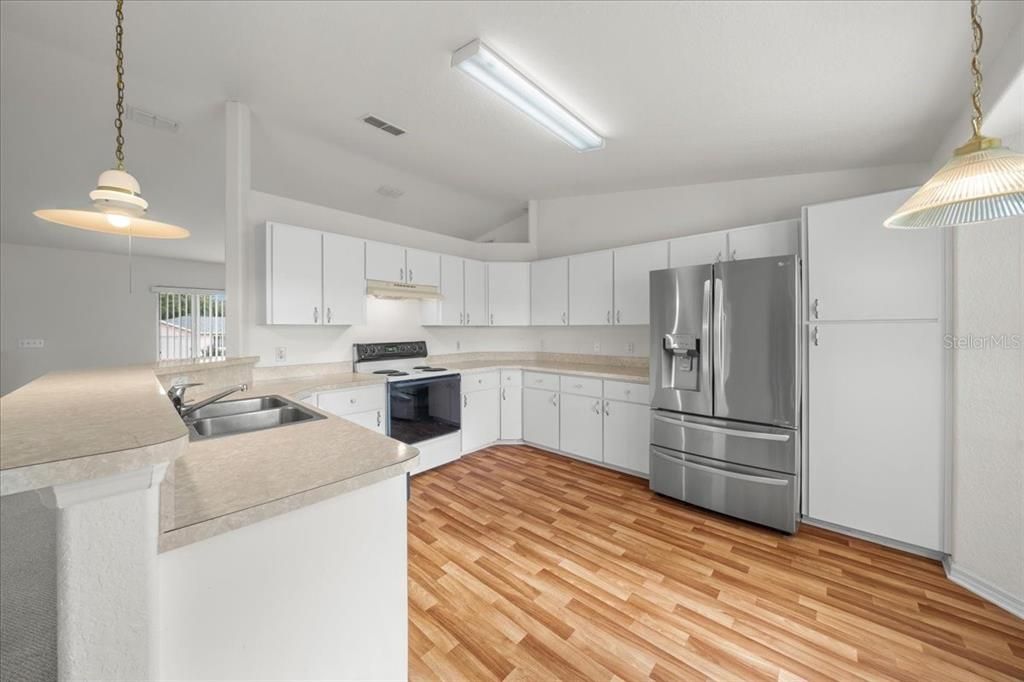 Active With Contract: $204,900 (3 beds, 2 baths, 1482 Square Feet)