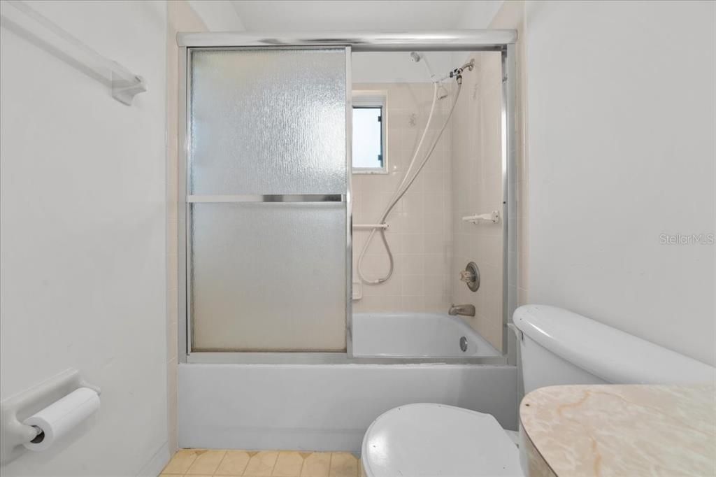 Active With Contract: $204,900 (3 beds, 2 baths, 1482 Square Feet)