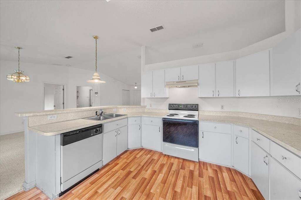 Active With Contract: $204,900 (3 beds, 2 baths, 1482 Square Feet)