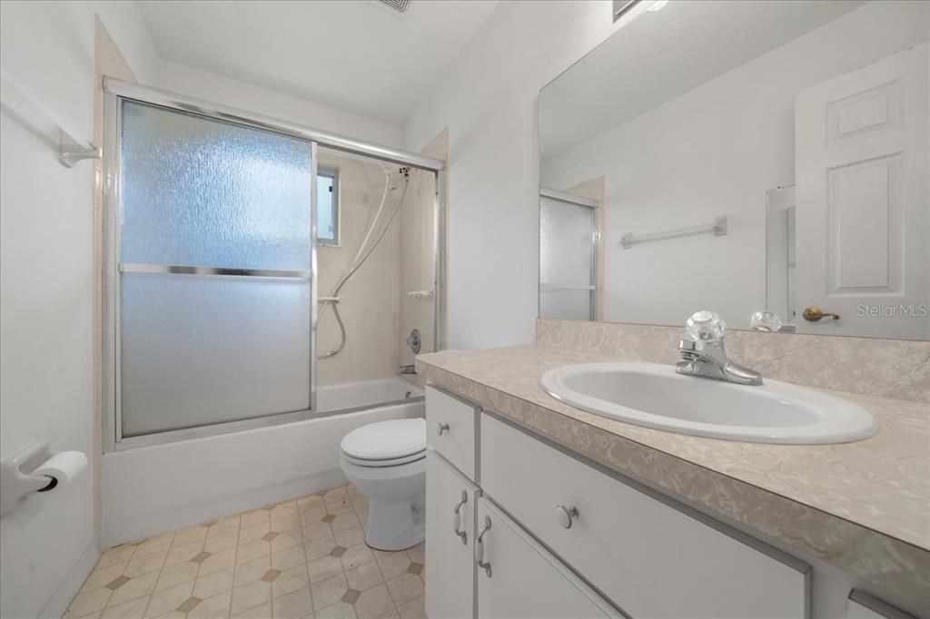 Active With Contract: $204,900 (3 beds, 2 baths, 1482 Square Feet)