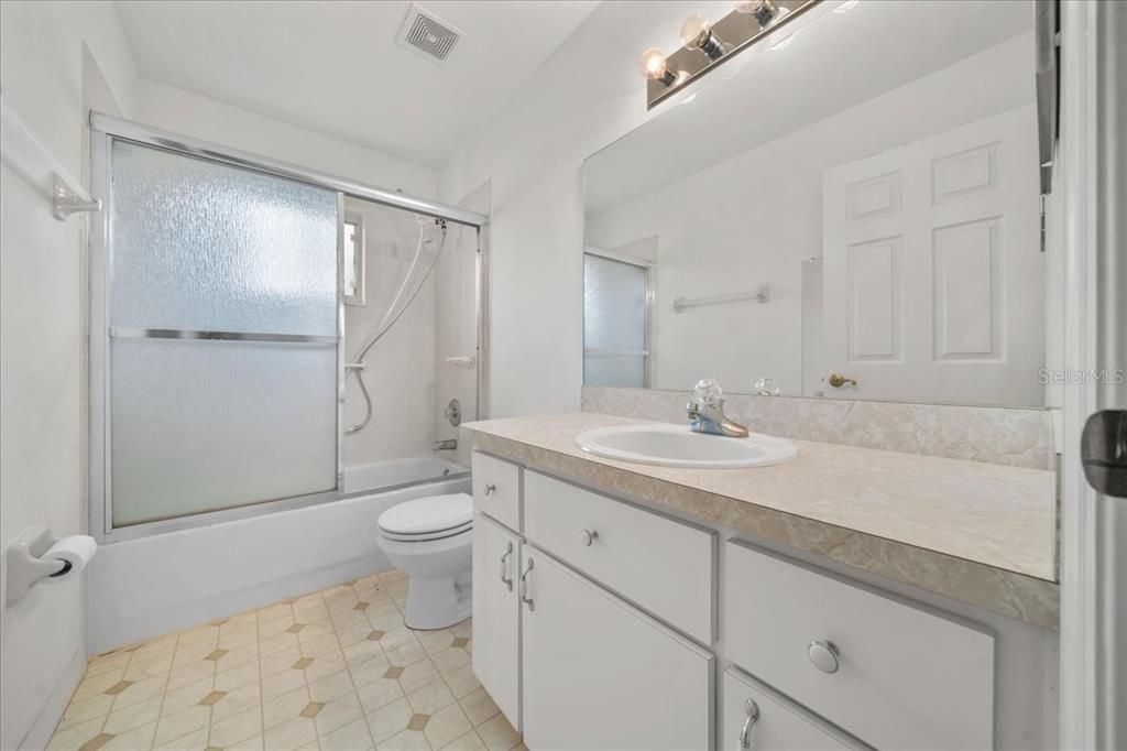Active With Contract: $204,900 (3 beds, 2 baths, 1482 Square Feet)
