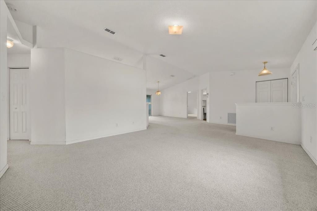 Active With Contract: $204,900 (3 beds, 2 baths, 1482 Square Feet)