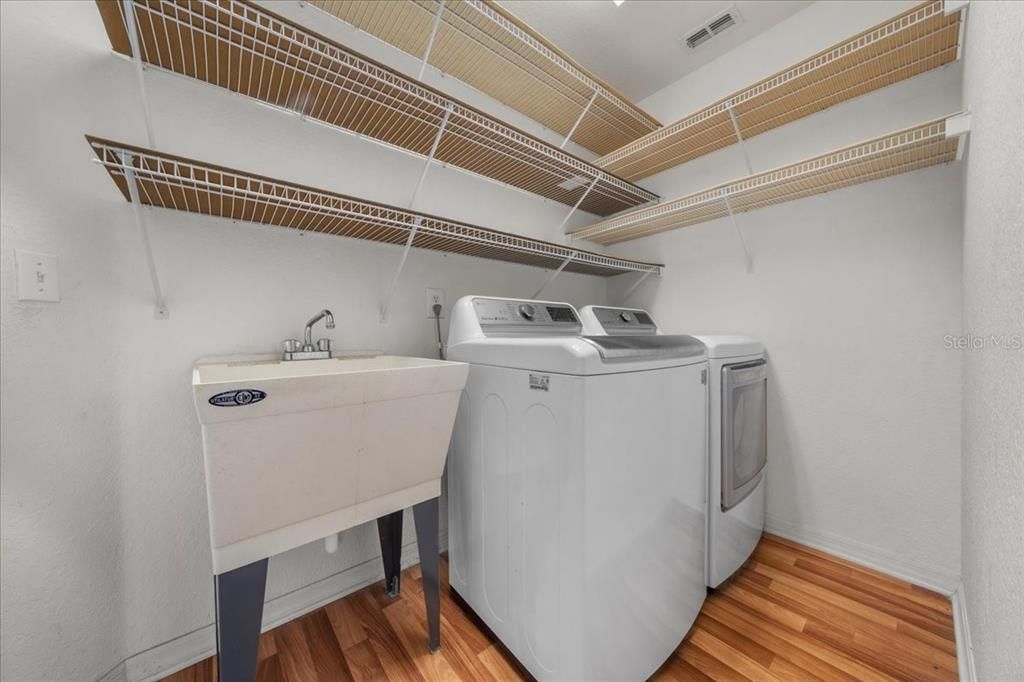 Active With Contract: $204,900 (3 beds, 2 baths, 1482 Square Feet)