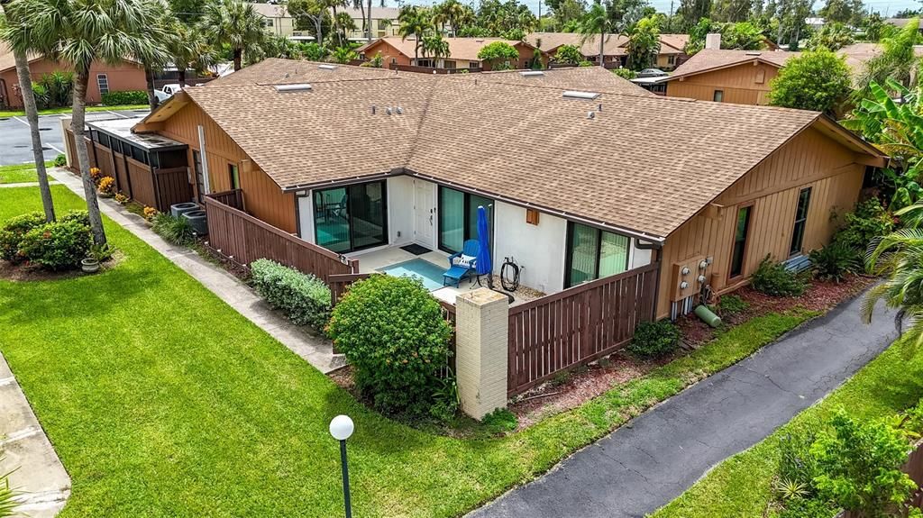 For Sale: $199,000 (2 beds, 2 baths, 1008 Square Feet)