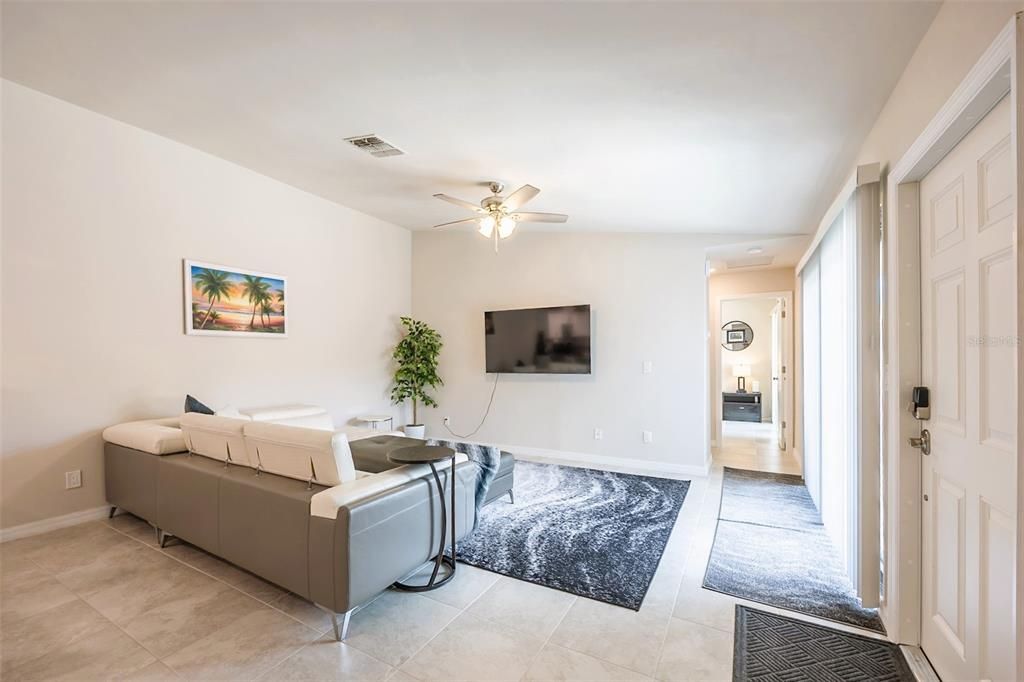 For Sale: $199,000 (2 beds, 2 baths, 1008 Square Feet)